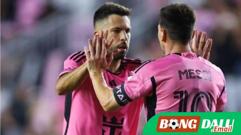 Alba giải nghệ, Inter Miami đón tân binh Reguilon